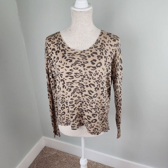 OLIVACEOUS WOMEN'S LEOPARD PRINT ZIPPER BACK SWEATER TOP SIZE MEDIUM - Picture 1 of 7